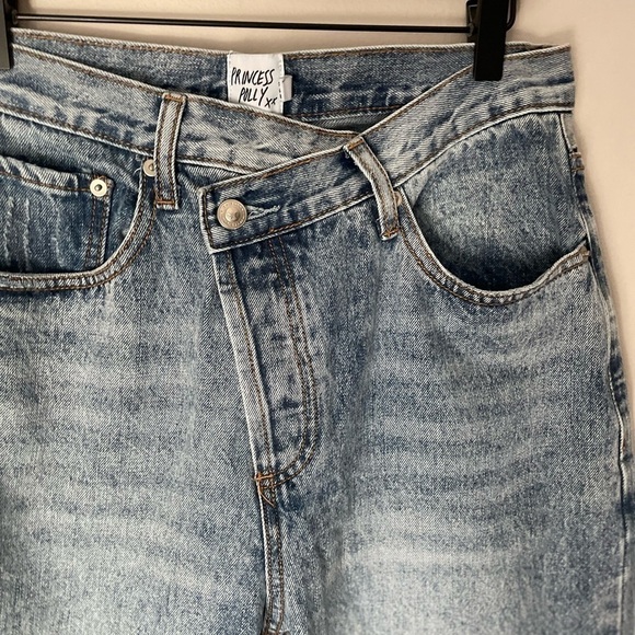 Princess Polly Asymmetric Waist Button Fly Straight Leg Jeans Size 6 - Picture 2 of 11